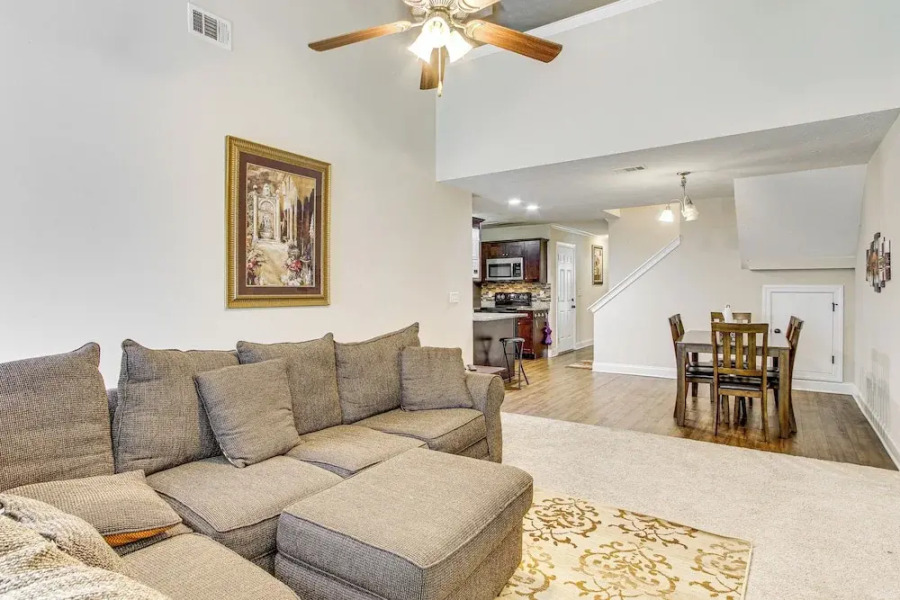 7 Mi to Dtwn Augusta: Townhome Near Shops & Eats!