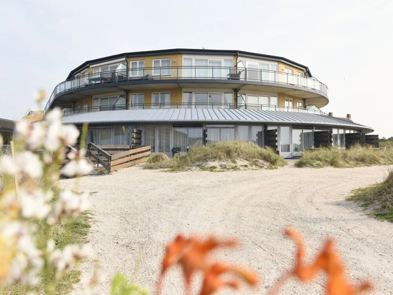 Modern Suites Near Beach