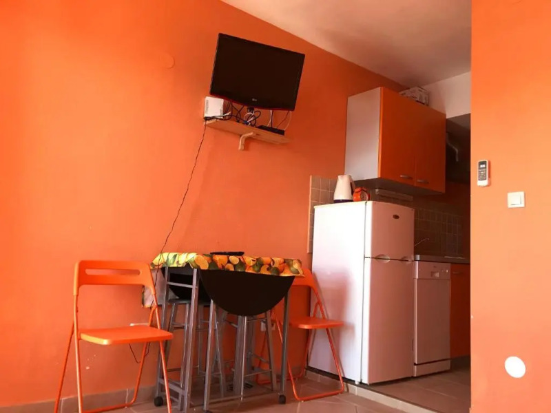 Divna Apartments and Rooms