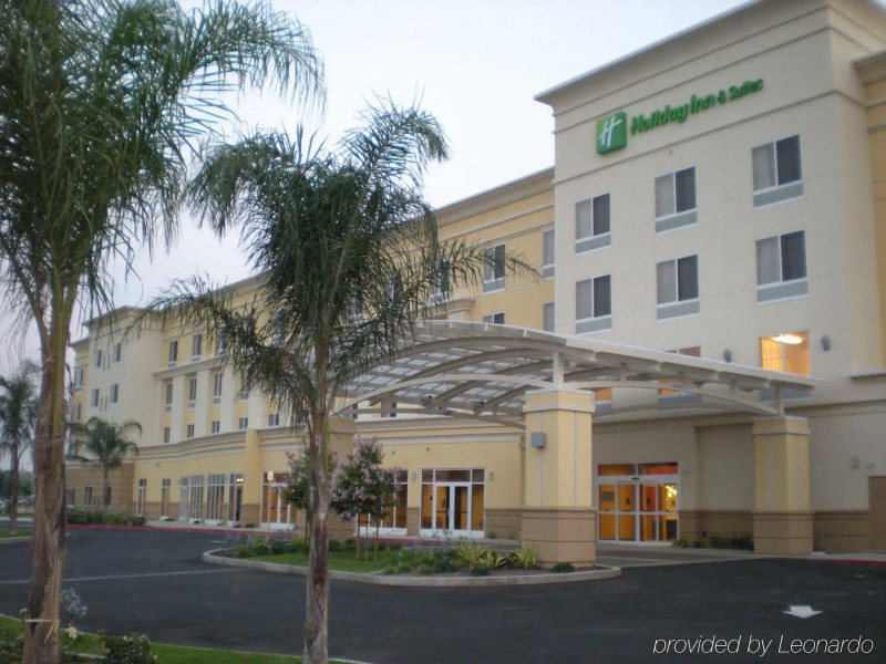 Holiday Inn & Suites Bakersfield by IHG