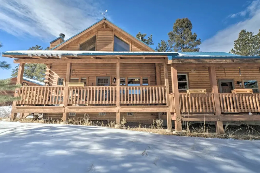 Log Cabin w/ Mountain Views ~ 30 Mi to Pikes Peak!