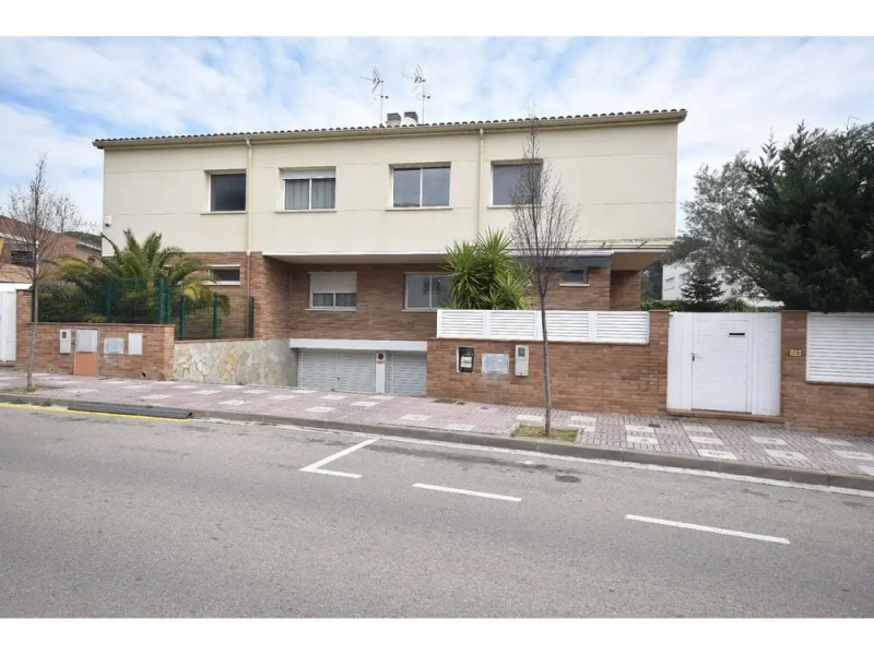 Big House pool and golf