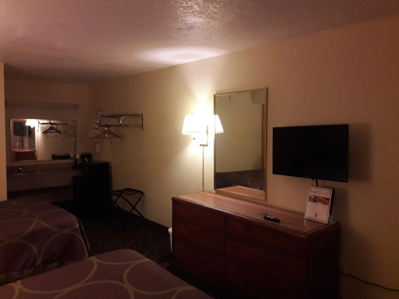 Super Inn Williamsburg