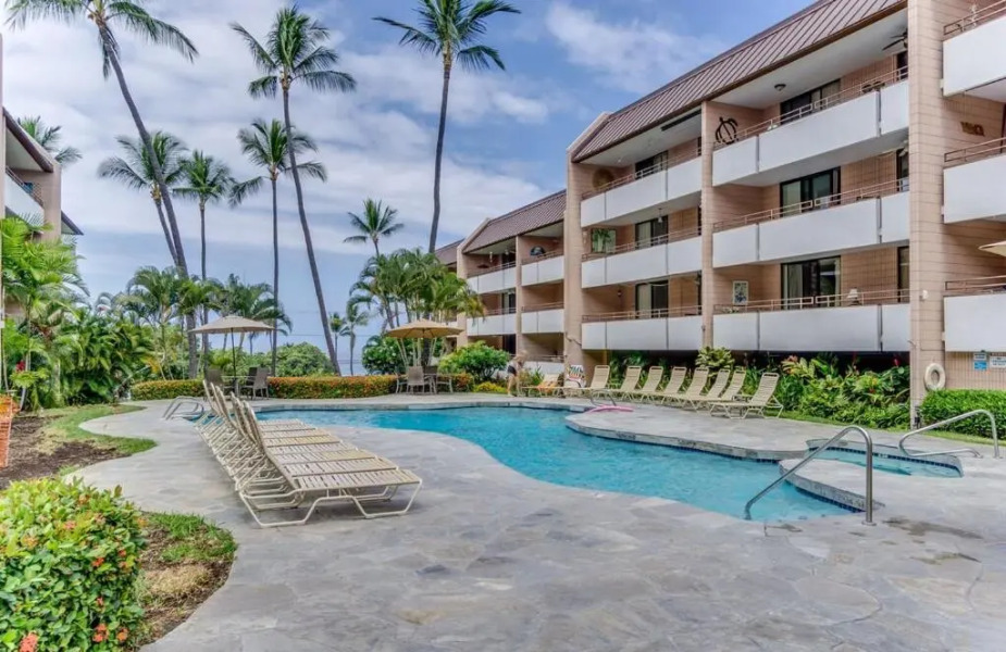 White Sands Beach Condo #324. BIG PATIO!! Ocean and Mountains across from beach!