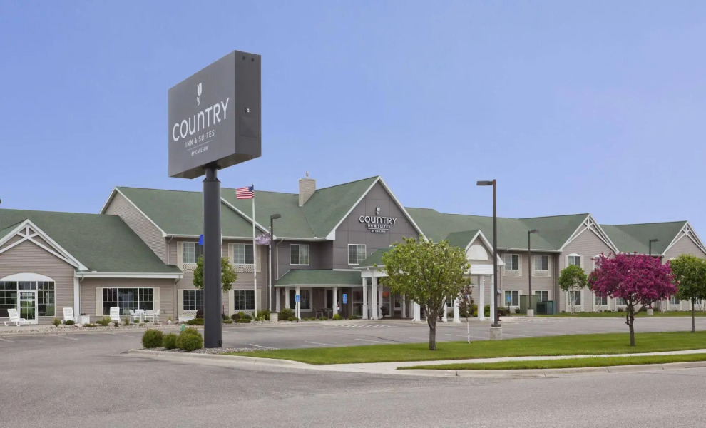 Country Inn & Suites by Radisson, Willmar, MN