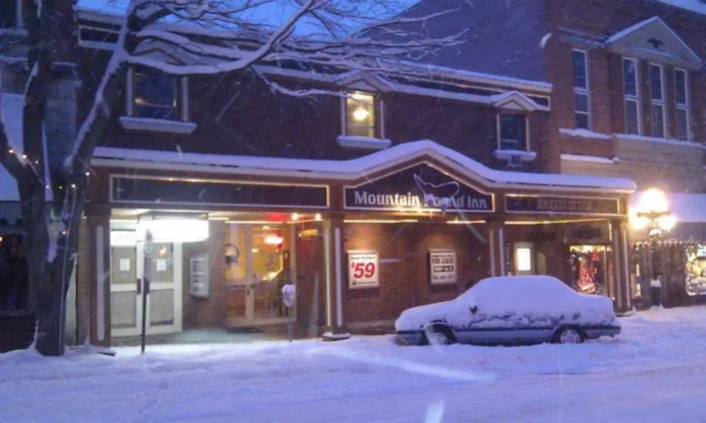 Mountain Hound Inn