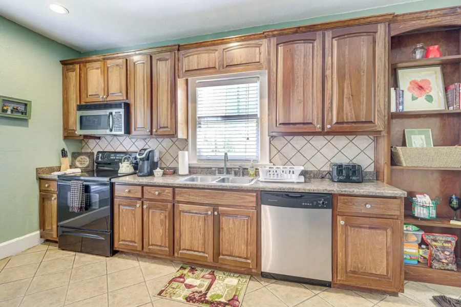 Main Street Home: 1 Mile to Callaway Gardens