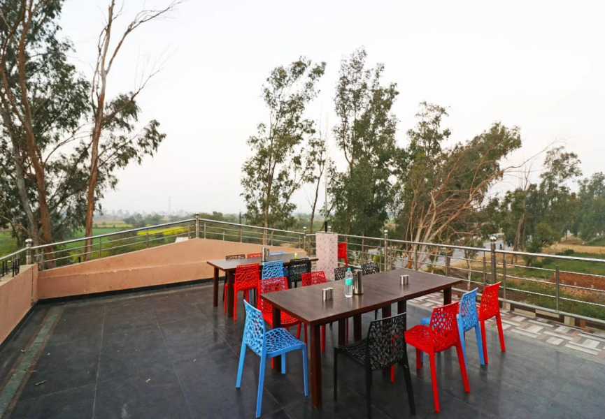 Tr Hotel By OYO Rooms