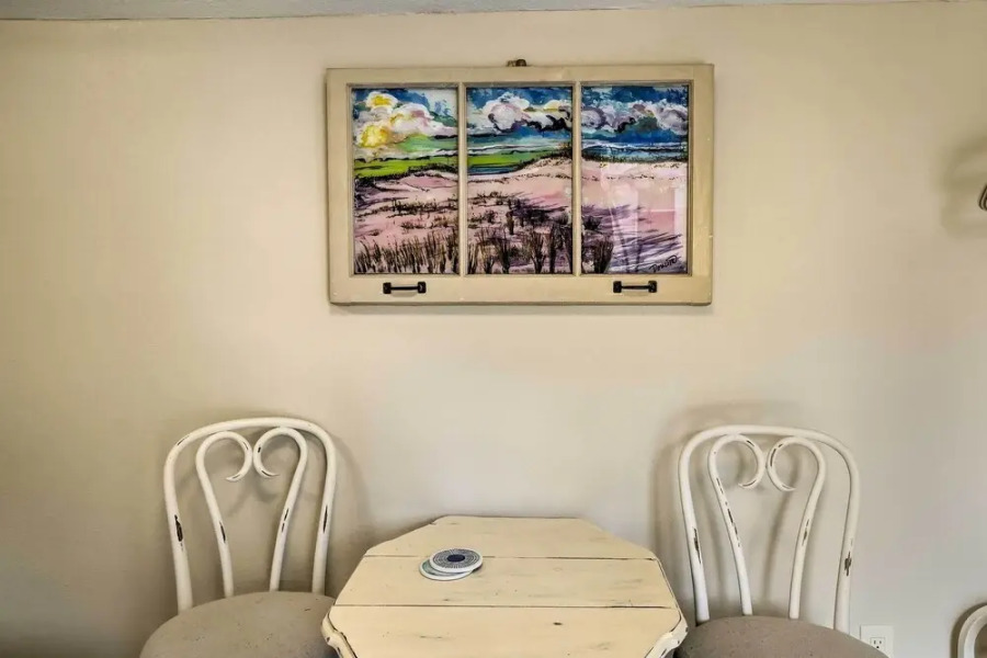 Tropical Palm Harbor Studio: Walk to Gulf!