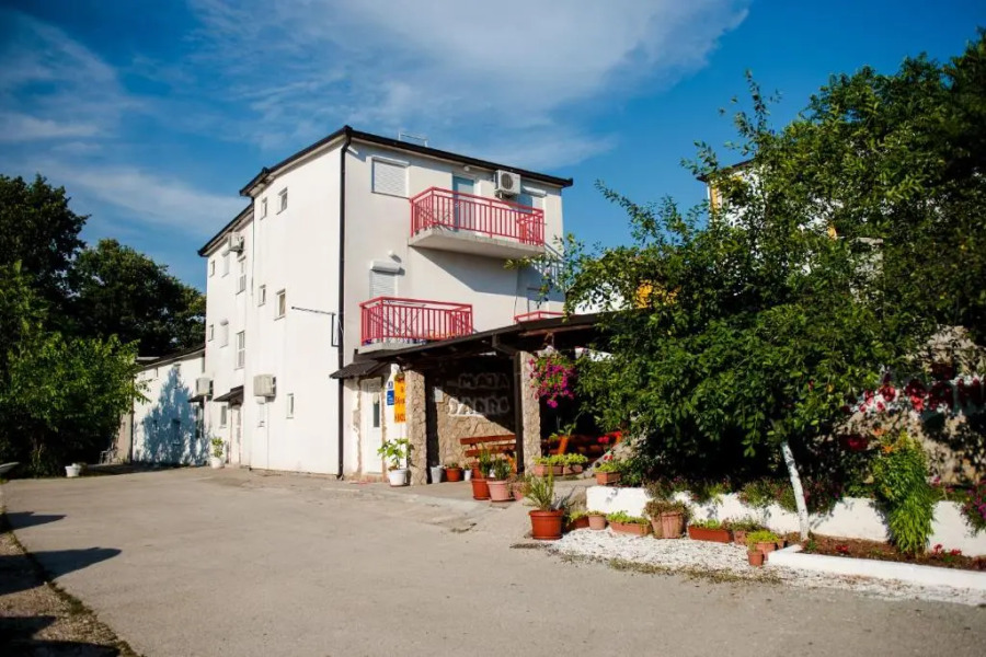 Family guesthouse in forest Ana & Stjepan Nikolic