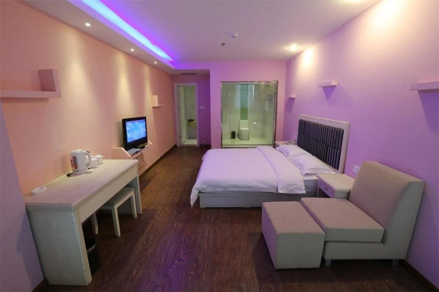 Blue Whale Minghai Hotel