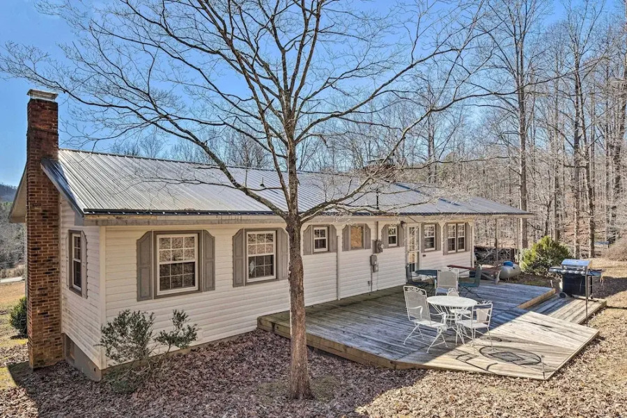 Pet-friendly Saluda Home w/ Mountain Views!