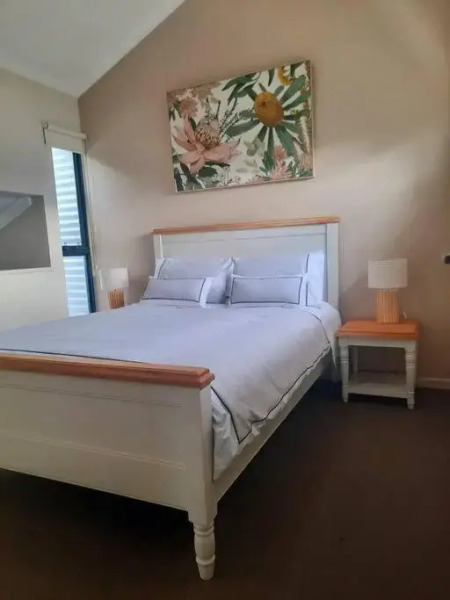 South-West getaway! Pool, tennis & Foxtel