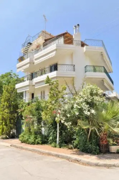 Kosta's Family House