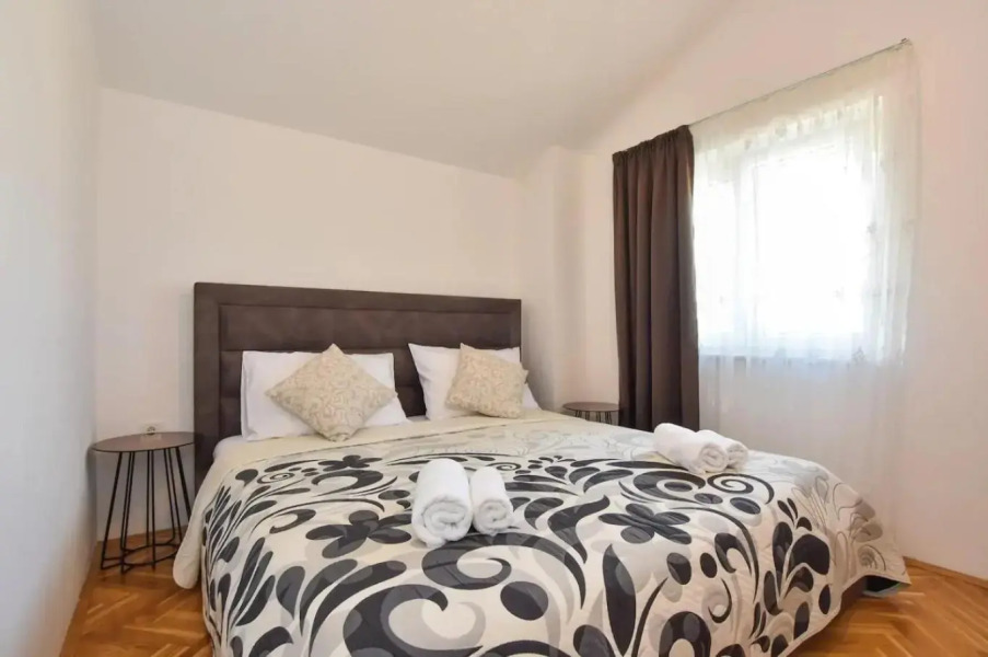 Holiday house with a swimming pool Dugopolje, Zagora - 19033