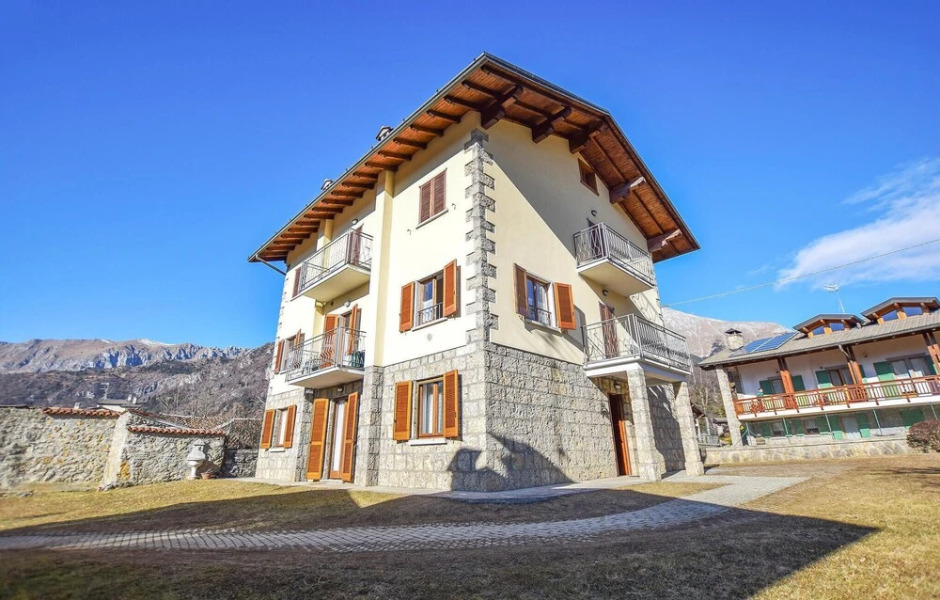 Amazing Apartment in Castione d. Presolana With Wifi and 2 Bedrooms