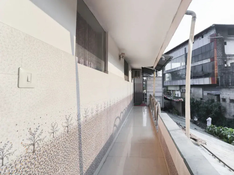 OYO 61270 313s Royal Suites