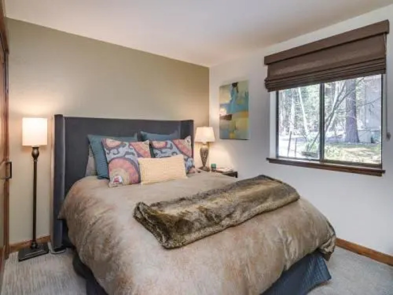 1000 Lakeshore Blvd Condo Unit 4