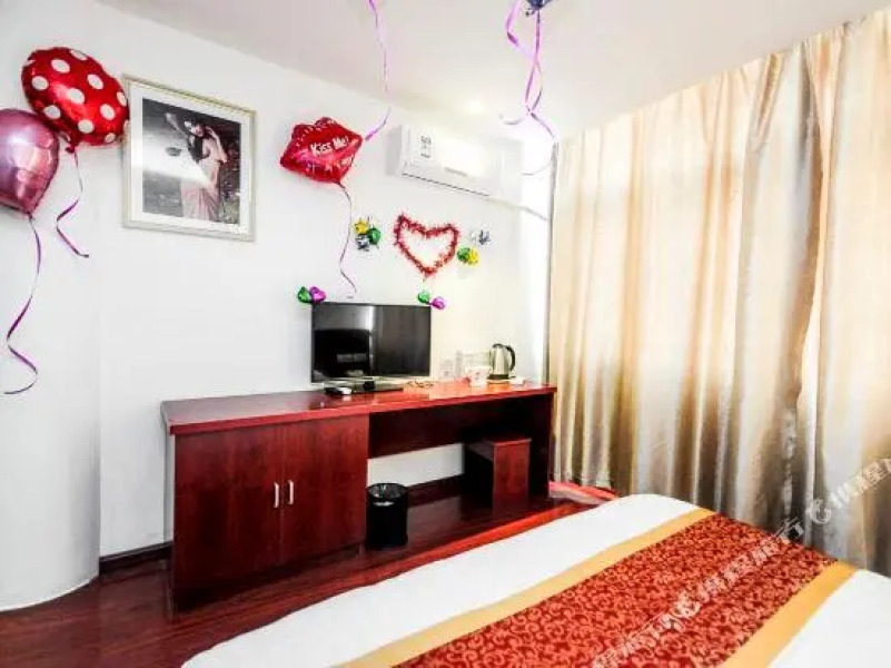 Cherry Express Hotel (Qinhuangdao Olympic Sports Center Yanshan University)