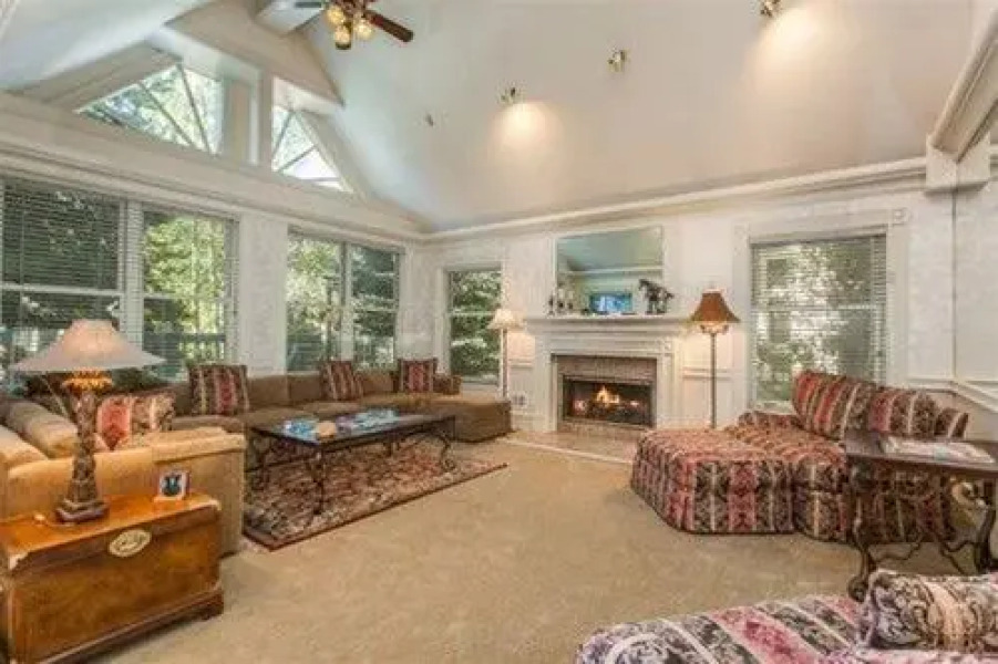 West End Splendor - 5 Bedrooms Home