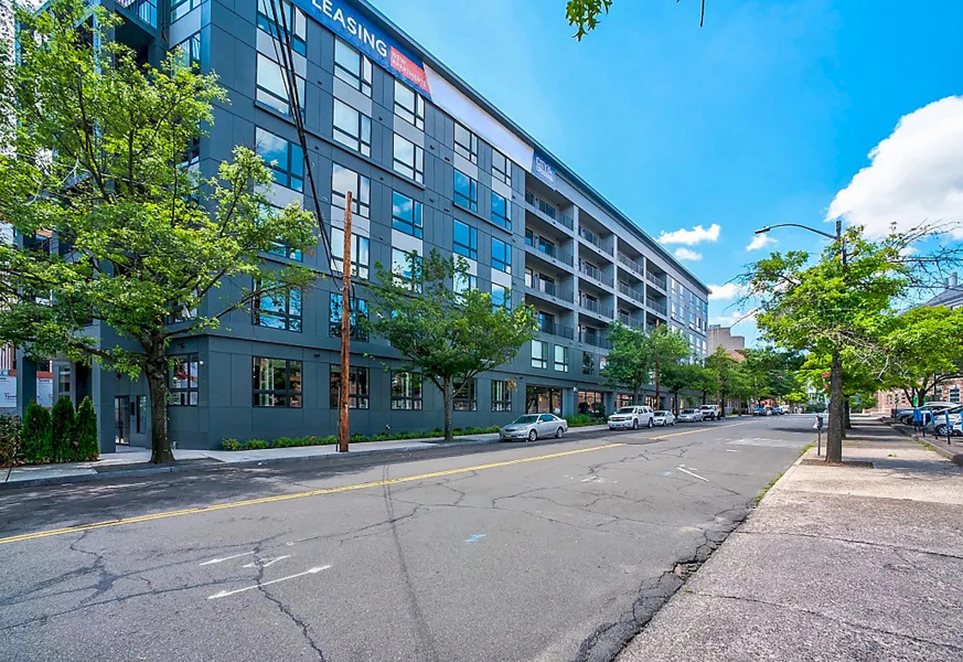 Luxurious 2BR - 2Bath W/ Gym | Downtown at Yale