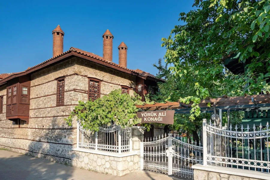 Yoruk Ali Konagi ve Yayla Evleri