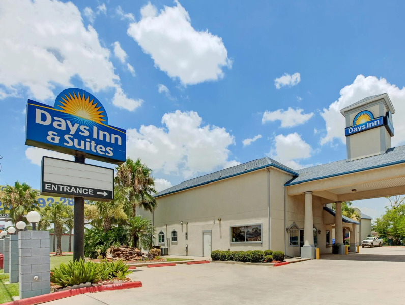 Sapphire Inn & Suites
