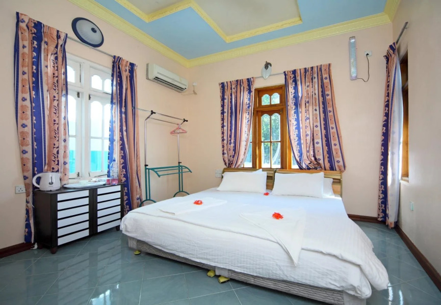 Najaf Lakeview Guest House