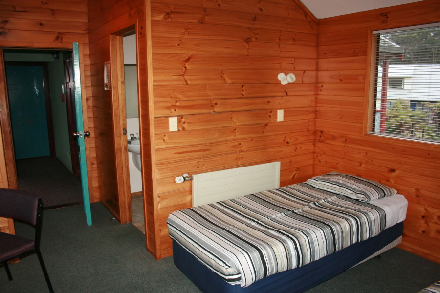 Smoke Lake Hot Springs Lodge and Camp