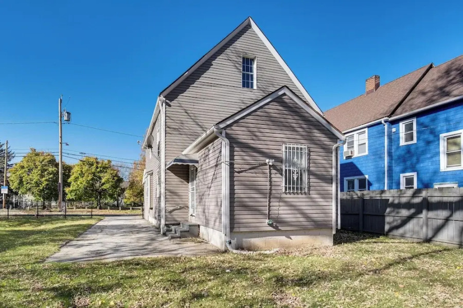 8 Mi to Dtwn: Cleveland Family Home