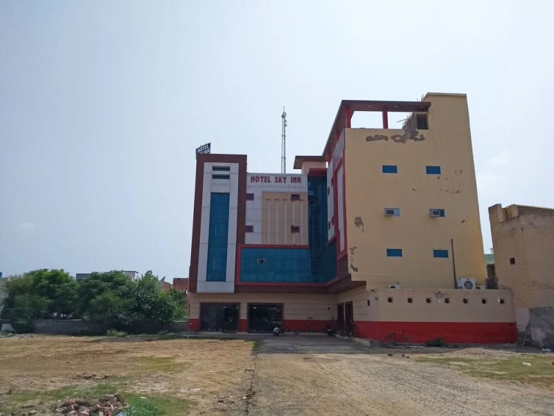 OYO 8607 Hotel Sky Inn