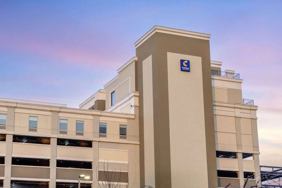 Comfort Inn & Suites Newark Liberty International Airport