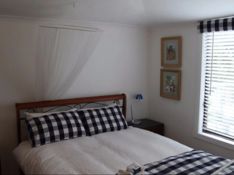 Blossoms on the Bay - Nubeena