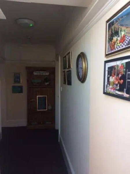 The Crown Bar & Guesthouse