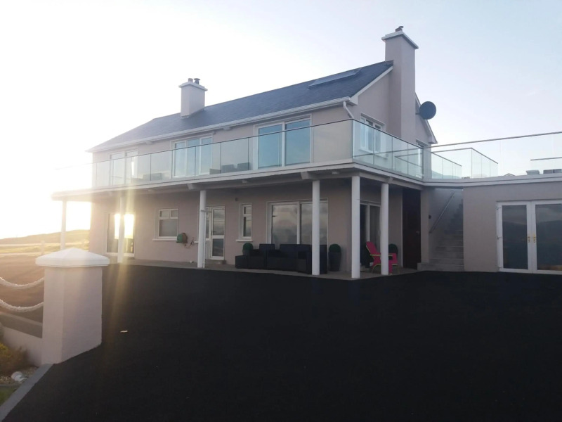 Ballyheigue Cliff Side and Sea View Apartment