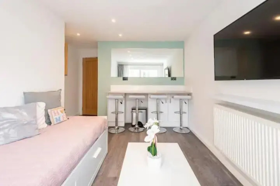 New SLEEP 4 COSY HOME