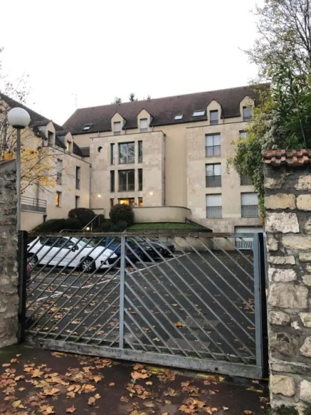 Studio Port Marly wifi et Parking