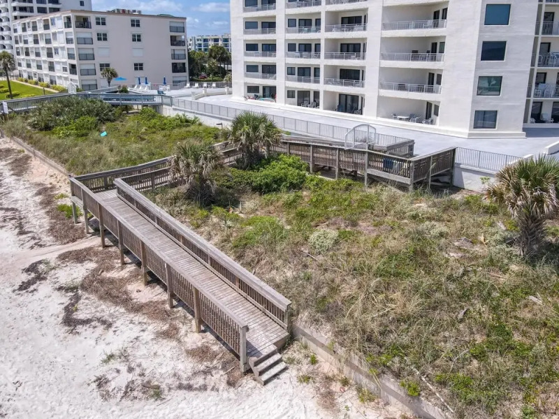 Ocean View Ground Level Seascape Towers Overlooking Pool Walk Right out to the Beach Sst126