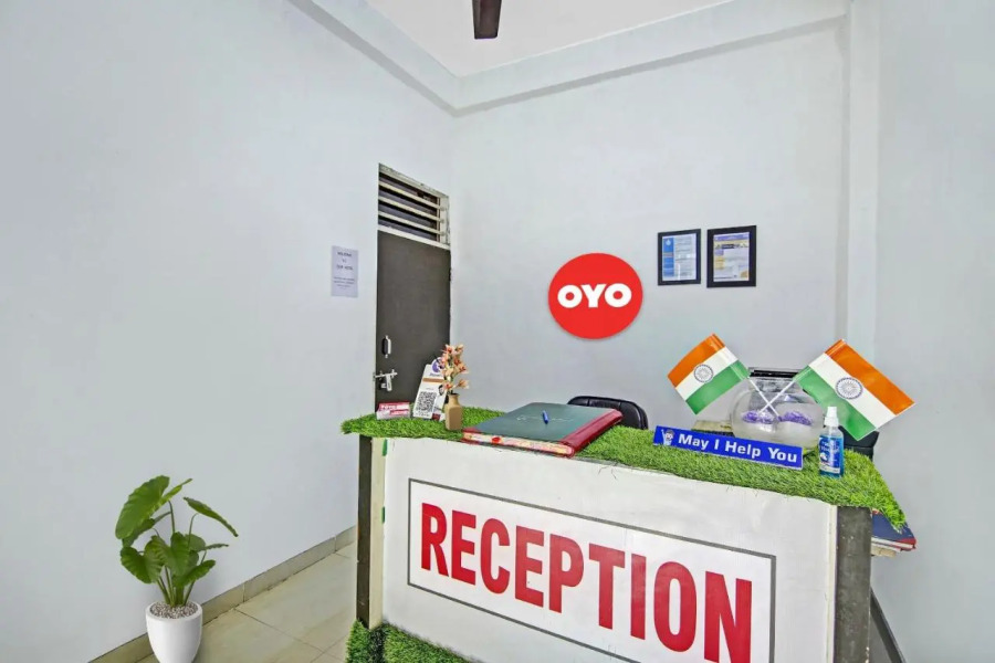 OYO 82775 Radhe Hotel