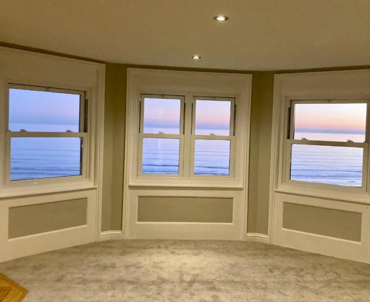 Stunning Beachfront Apartment, Perfect Sea View.