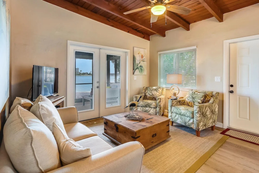 Bay Front Duplex 2br, Fishing Dock - Walk to Beach!