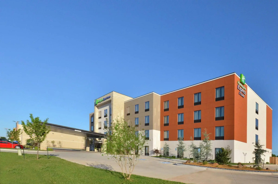 Holiday Inn Express & Suites Oklahoma City Mid - Arpt Area by IHG