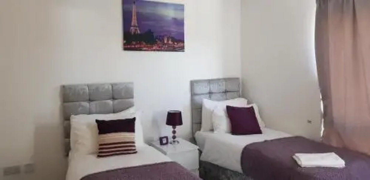 Jo Cherrydown - Lovely City Centre Serviced Flat