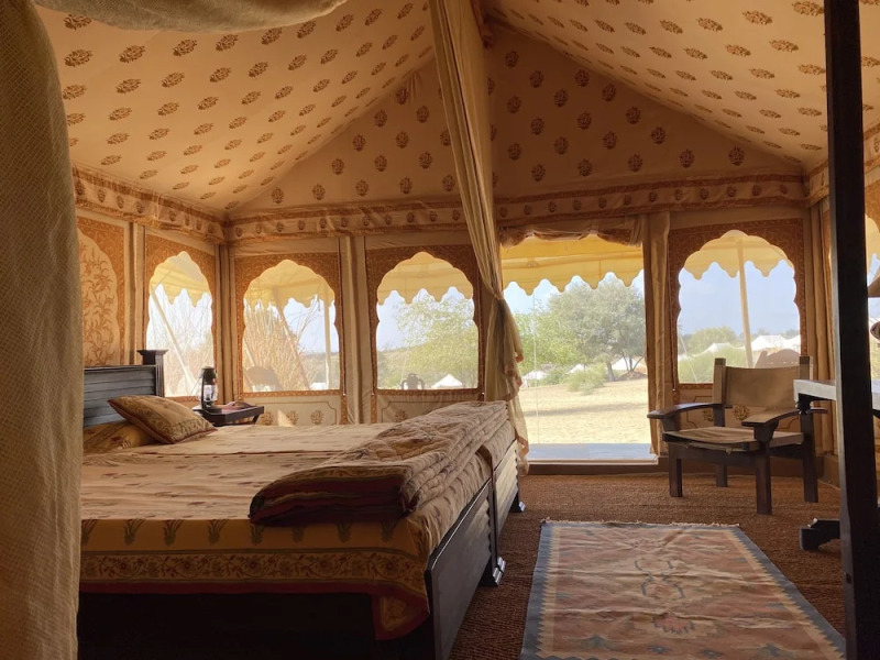 Manvār Sevan, The Desert Camp