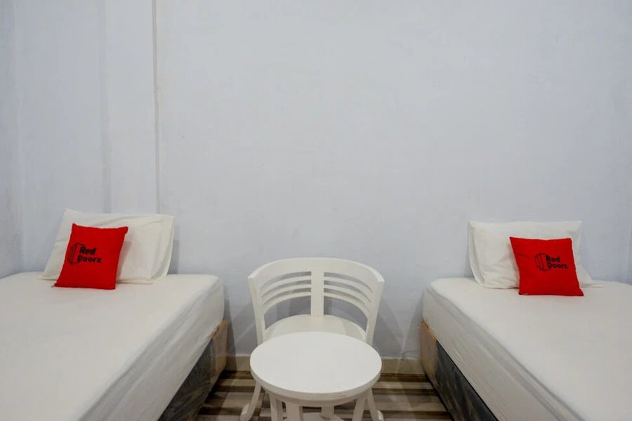 RedDoorz near STIKES Toraja