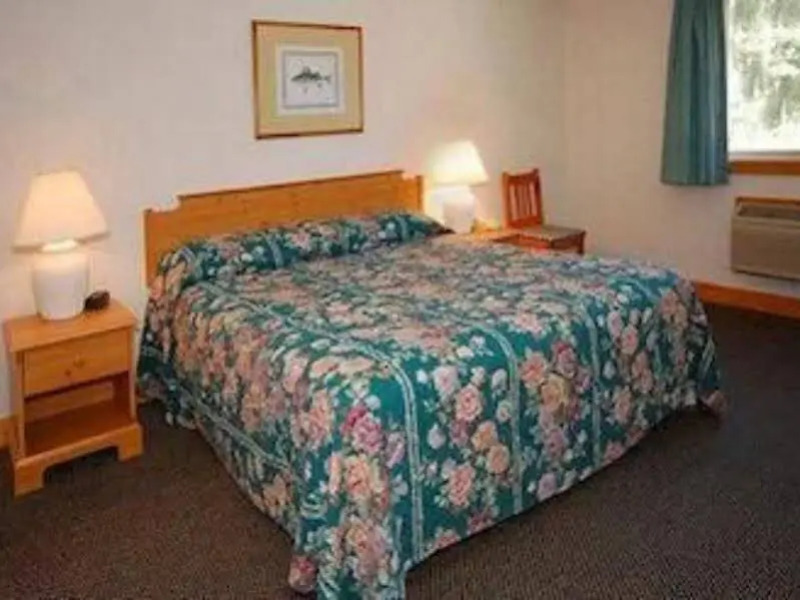 Econo Lodge Inn & Suites