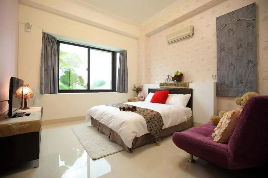 Textile Girl Romantic Homestay