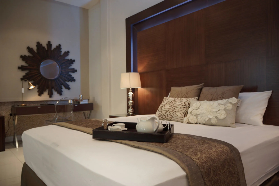 Hotel 2001
