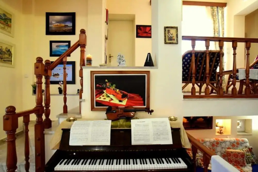 Valenti Holiday House