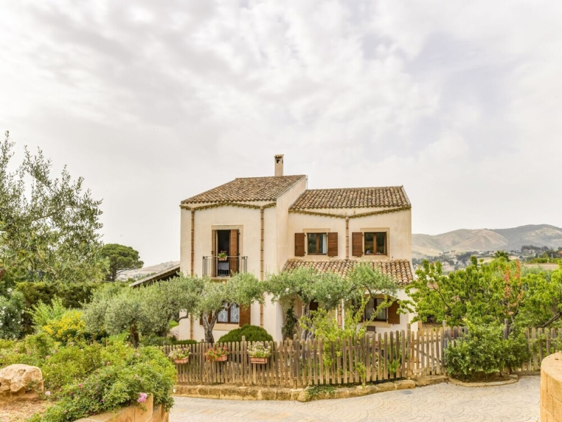 Sun-kissed Holiday Home in Salemi With Garden